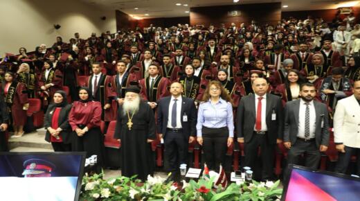 طلبة “الصيدلة” و”العلاج الطبيعي” في “الشرق الأوسط” يؤدون القسم المهني