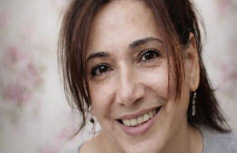 نسرين ضمرة تُبدع في تحويل الطين إلى قطع فنية نابضة بالحياة