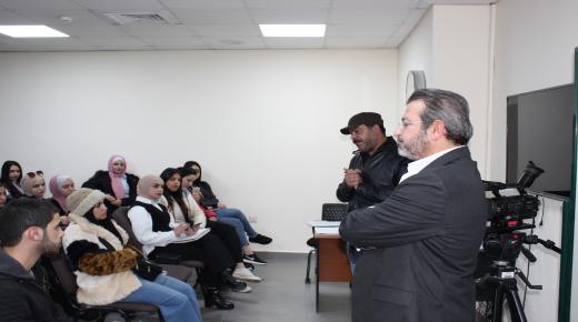 طلبة إعلام الشرق الأوسط يحاورون الفنان منذر الرياحنة