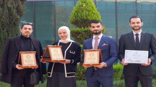 فريق بحثي من كلية الصيدلة في ” الزيتونة ” يحقق المركز الثاني في جائزة البحث العلمي