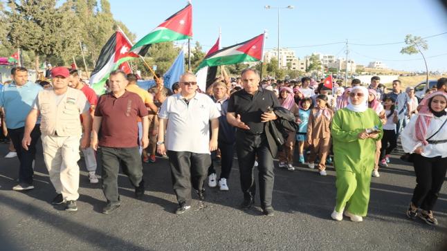 مدارس المدار الدولية تطلق مسيرة لدعم مرضى السرطان ..صور وفيديو
