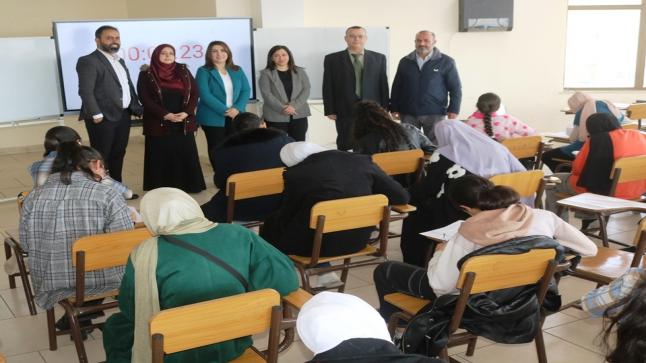 بتنظيم مؤسسة أمجاد القمم مدارس الحكمة الثانوية تستضيف مسابقة تصفيات الأولمبياد العالمي للرياضيات – صور