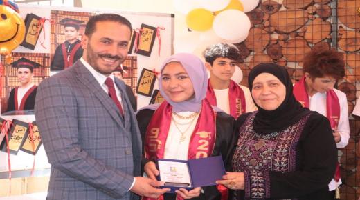 مدارس مانشستر الإنجليزية تحتفل بتخرج طلبة الصف التاسع – صور وفيديو