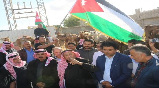 ابراهيم القلاب يقدم 103 نياق ” إبل ” لاهالي غزة بمناسبة تشريف سيد البلاد لمحافظة الزرقاء – صور وفيديو