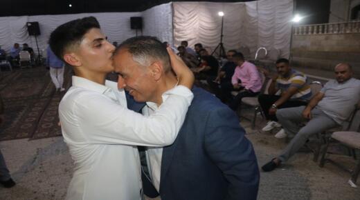 عمر عطالله المعايطه وعائلته يحتفلون بنجاح نجلهم ” احمد ” في الثانوية العامة بتفوق – صور