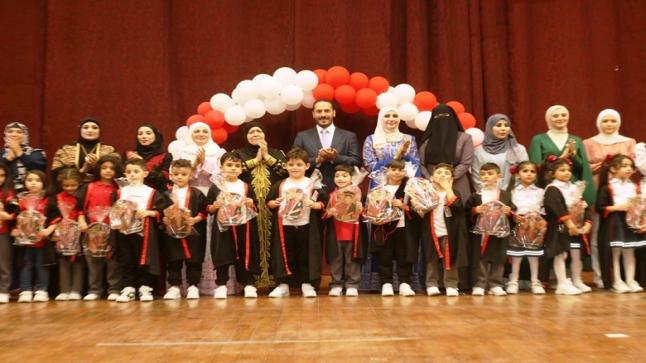 مدارس مانشستر الانجليزية تحتفل بعيد الاستقلال وبتخريج فوج من طلبتها – صور وفيديو