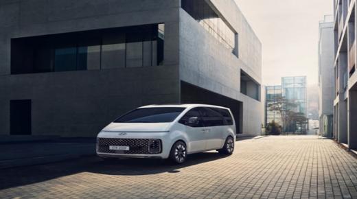 هيونداي تطلق طراز “ستاريا” الجديد لتعزز مستقبل النقل بأعلى معايير سلامة المركبات متعددة الاستخدمات