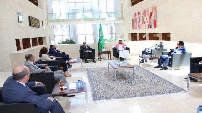 سفير السعودية لدى الأردن يلتقي وفداً من جماعة عمان لحوارات المستقبل