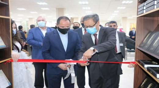 ركنٌ للكتابِ الكازاخستاني يفتتحه حيدربك توماتوف في جامعة الشرق الأوسط