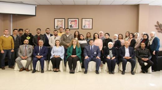 جامعة الشرق الاوسط :كلية الأعمال تعقد لقاءً لطلبة الدراسات العليا بحضور رئيس الجامعة