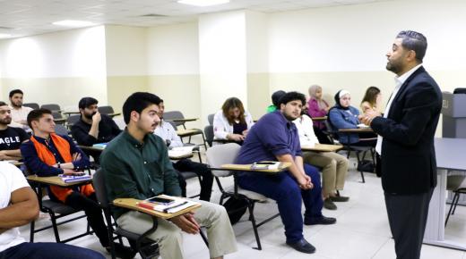 طلبة “حقوق الشرق الأوسط” يحاورون مستشار “الضمان الاجتماعي”