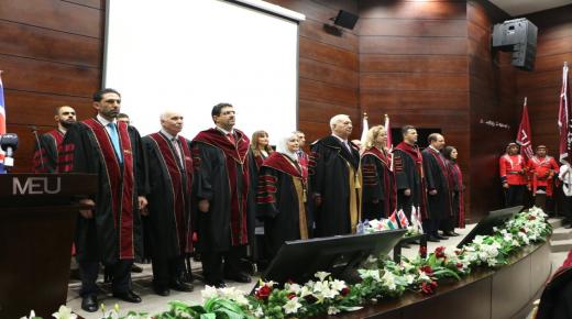 جامعتا الشرق الأوسط وبيدفوردشير البريطانية تتوجان شراكتهما بتخريج كوكبة من بناة مجتمعات المستقبل