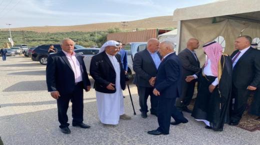 العيسوي ينقل تعازي الملك إلى عشيرة الزيود