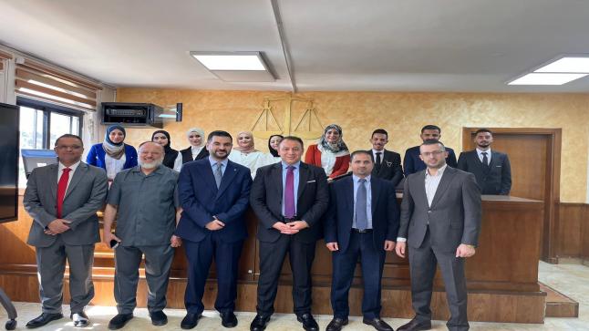 كلية الحقوق في ” الزيتونة ” تكرم طلبتها الأوائل.