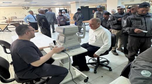 كلية العمارة والتصميم في جامعة الزيتونة الأردنية تنظم يوماً طبياً مجانياً بالتعاون مع مستشفى العيون التخصصي