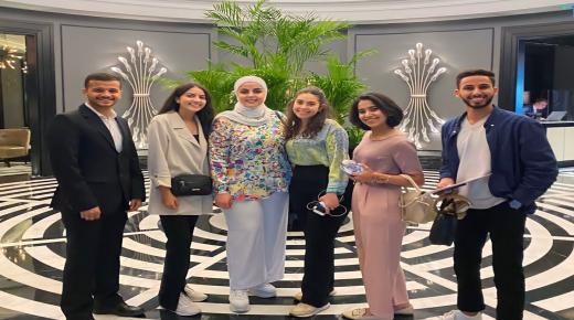 طلبة من “الشرق الأوسط” يتحدثون بحضور السفيرة الأمريكية عن الصحافة في يومها العالميّ