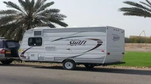نظام يسمح بتأجير الكرفانات المتنقلة والدراجات النارية السياحية