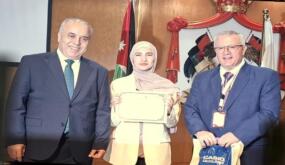 الطالبة أسل البوريني سفيرة محلية للمسابقة الدولية للفيزياء وتمثل الأردن في المحافل العلمية