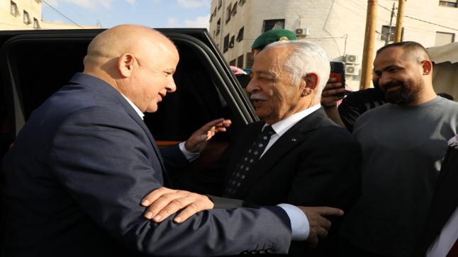مندوبا عن جلالة الملك رئيس الديوان الملكي الهاشمي يعزي _ عشيرة العوايشة