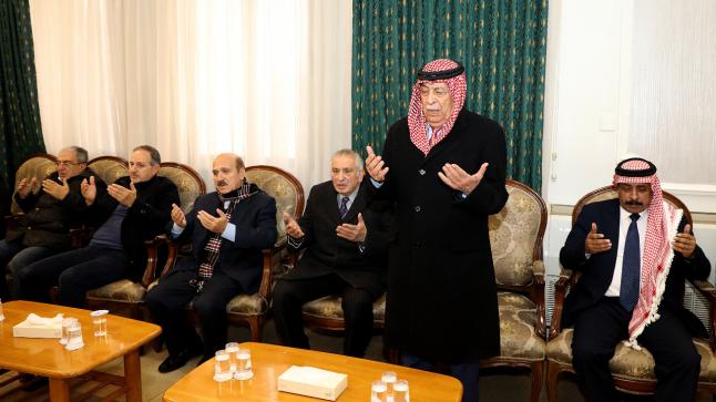 مندوبا عن الملك.. رئيس الديوان الملكي يعزي آل الأسد – صور