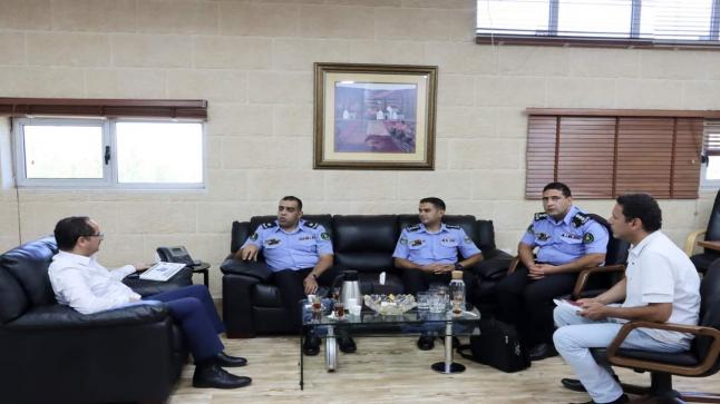 بحث التعاون بين الجامعة الألمانية الأردنية ومديرية الأمن العام