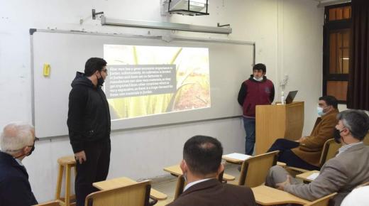 طالبان في الجامعة الهاشمية يعرضان تجربتهما في زراعة صبار الأوليفيرا