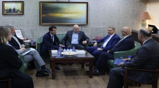 وزير الاستثمار وسفير الاتحاد الأوروبي يبحثان مع مسؤولي ” البوتاس العربية”