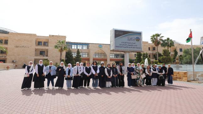 “الفنون والتصميم” في جامعة الزرقاء تستقبل وفدًا طلابيًا من مدرسة قطر الندى