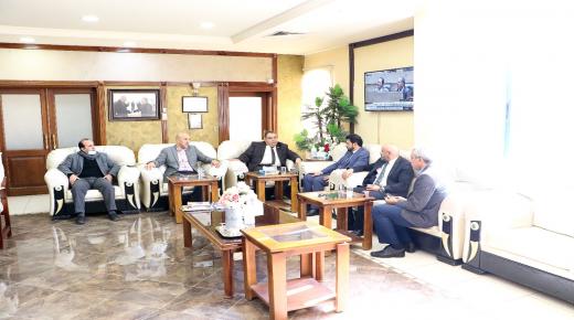 القائم بأعمال القسم الثقافي العماني يزور جامعة الزرقاء