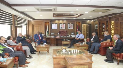 الزعبي: عطاء لإنشاء مجمع للقاعات الصفية في كلية عجلون الجامعية بمساحة 8000م2 .