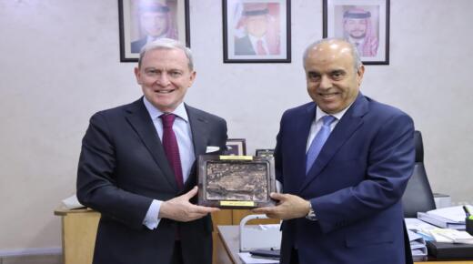 وزير التعليم العالي والبحث العلمي محافظة يلتقي السفير الفرنسي في عمان