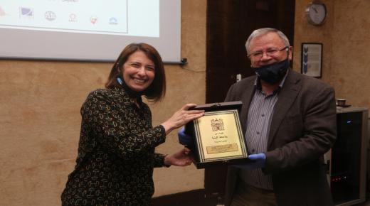 رئيس جامعة البترا يكرم عدد من العمداء السابقين