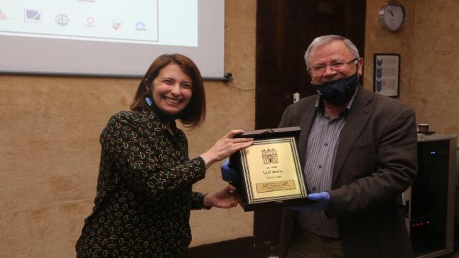 رئيس جامعة البترا يكرم عدد من العمداء السابقين