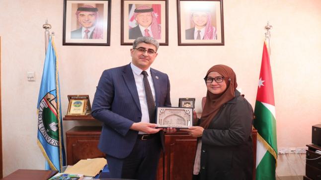 وفد من جامعة التكنولوجيا مارا الماليزية يزور جامعة الزرقاء