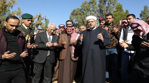 مندوبا عن جلالة الملك العيسوي يقدم واجب العزاء لعشيرة البلوي – صور