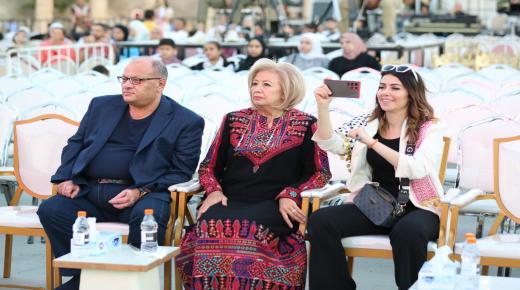 فرقة “أوف ستيج” الاستعراضية تسطر ليلة تراثية فلسطينية في أمسية جرشية