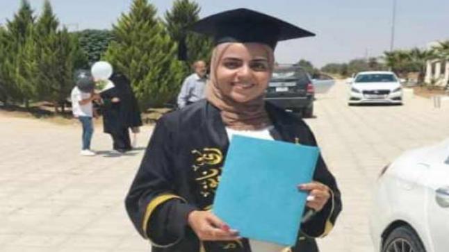 امجد حسين العموش وعائلته يهنئون النسيب ابو محمد الحوامده بمناسبة تخرج ابنتهم