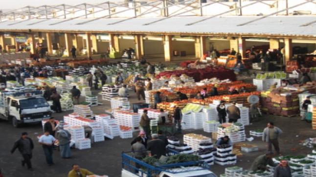 بسبب صاحب المولات الهارب.. السوق المركزي للخضار على حافة الانهيار