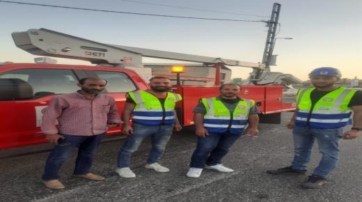 شركة الكهرباء الاردنية بالزرقاء تعالج ملحوظة المحول المكشوف بـ عوجان عالفور