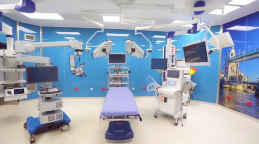 غرف العمليات في مستشفى الكندي.. تجهيزات حديثة لرعاية طبية مميزة