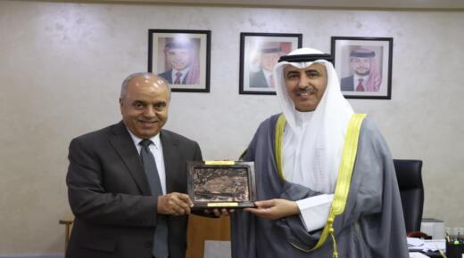 وزير التعليم العالي والبحث العلمي محافظة يلتقي السفير الكويتي في عمان