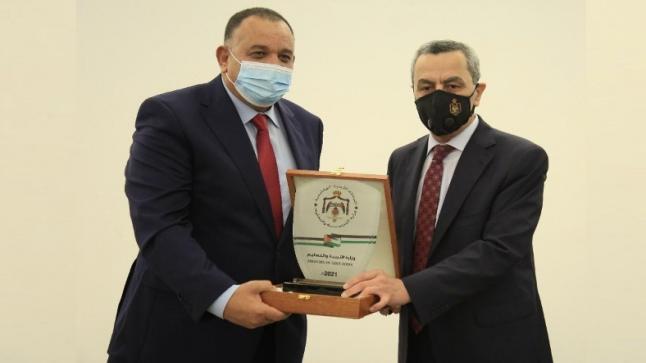 البنك الإسلامي الأردني يكرم المعلمين  