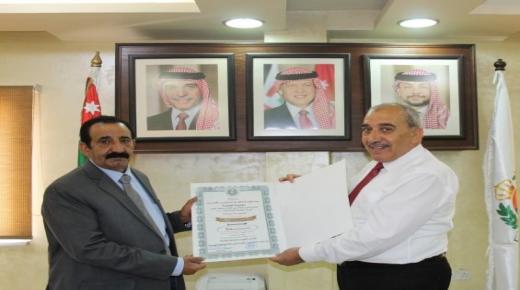 الاتحاد العربي للمحاربين القدماء يكرم الشهيد راشد الزيود بوسام الشجاعة والإقدام