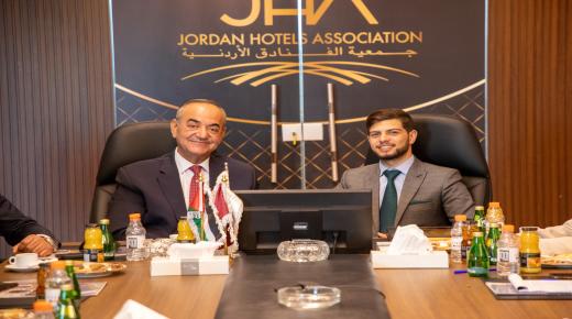 الهندي والمساعيد يبحثان تعزيز التعاون بين جمعيتي الفنادق وفرسان التغيير