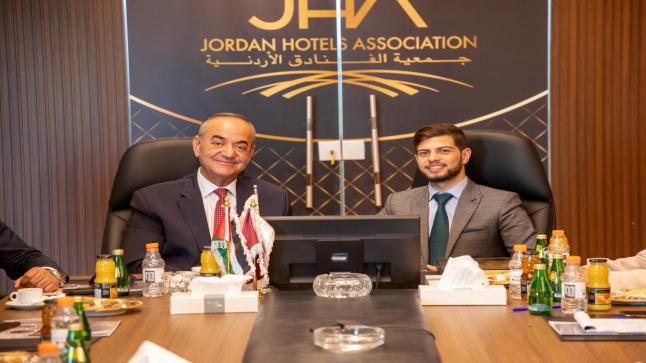 الهندي والمساعيد يبحثان تعزيز التعاون بين جمعيتي الفنادق وفرسان التغيير