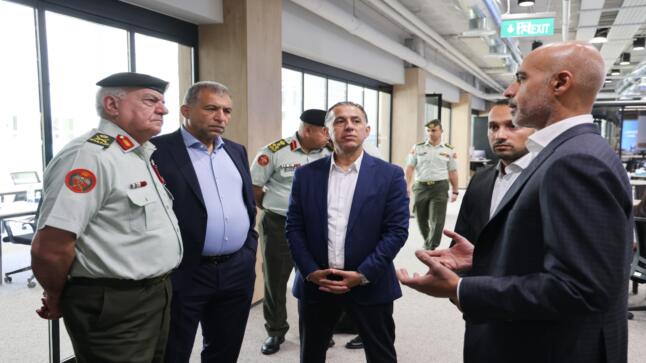 اللواء الركن الحنيطي يزور منصة زين للإبداع ومركز زين الإقليمي للبيانات
