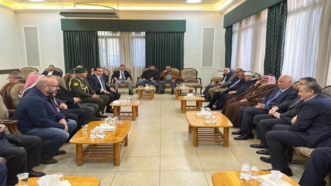 مندوباً عن جلالة الملك العيسوي يقدم واجب العزاء لعشيرة الجرادات