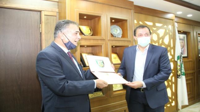 البلقاء التطبيقية تكرم باحثيها المتميزين عالميا – صور