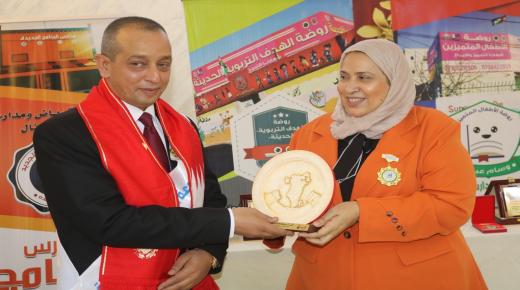 ابتهاج خليفة – سفيرة- السعادة وجودة الحياة بمملكة البحرين تختتم زيارتها بتكريم الهيئة الاداريه والتعليميه في. مجموعة رياض مدارس الذكاء الدولية بالزرقاء