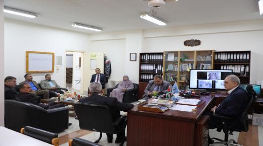 مجلس أمناء جامعة الزرقاء يزور كلية الشريعة